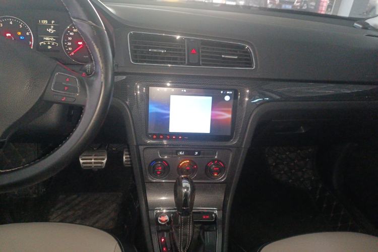 Used Volkswagen Cross Lavida 2014 1.6L Automatic