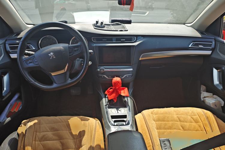 Used Peugeot 408 2014 1.8L Automatic Luxury Edition Center Console