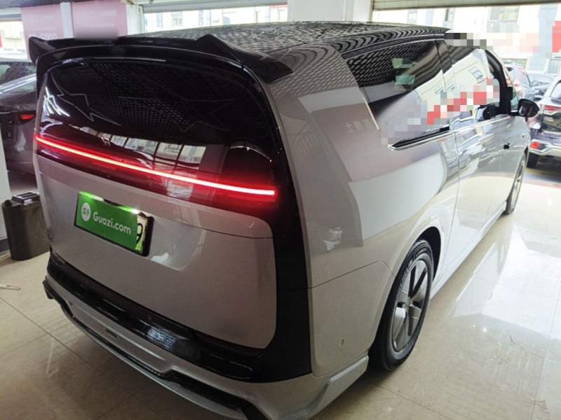 Used Li Auto MEGA 2025 Home Family Special Edition — 6
