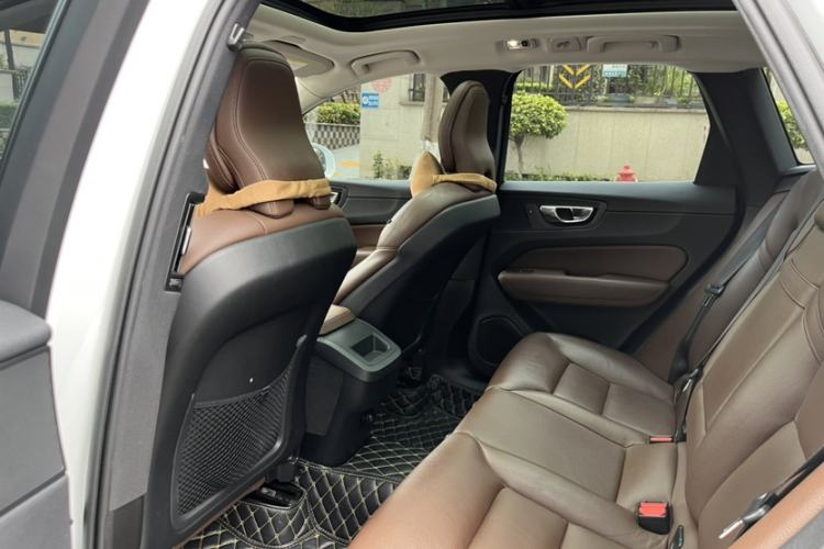 Used Volvo XC60 2019 T5 4x4 Smart Edition China VI Standard Interior 5