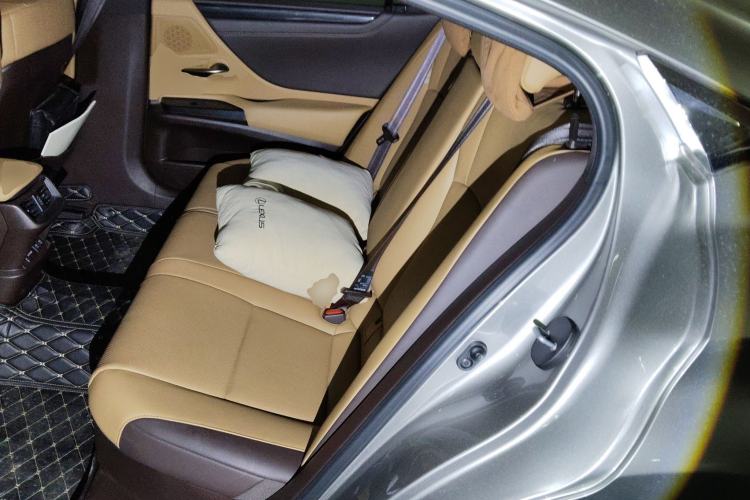 Used Lexus ES 2022 300h Excellence Edition Left Rear Seat