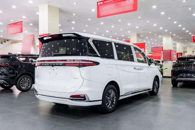 Used Bestune M9 2023 2.0T Prestige Edition
