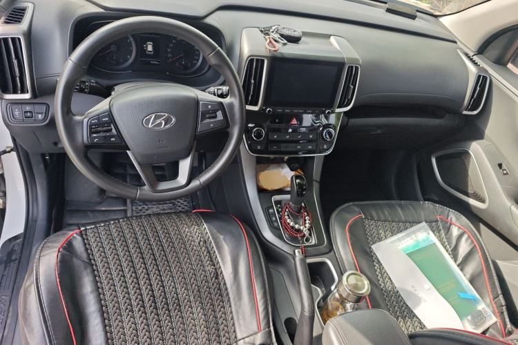 Used Hyundai ix35 2019 2.0L Automatic 2WD Zhiyong·Changxiang Edition China V Standard Center Console