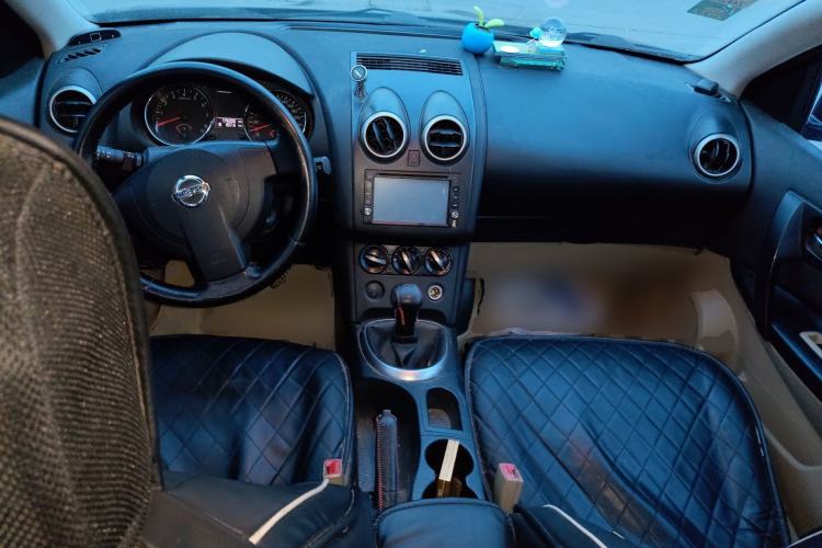 Used Nissan Qashqai 2011 1.6XE Wind 5MT 2WD Center Console