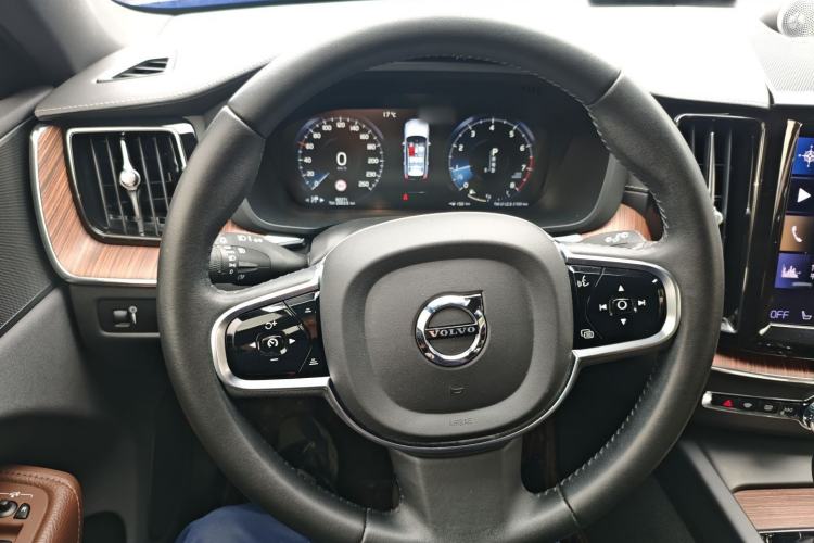 Used Volvo XC60 2021 T5 4x4 Smart Luxury Edition
