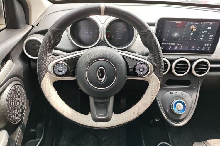Used ORA Black Cat 2021 351 km Luxury Version Steering Wheel