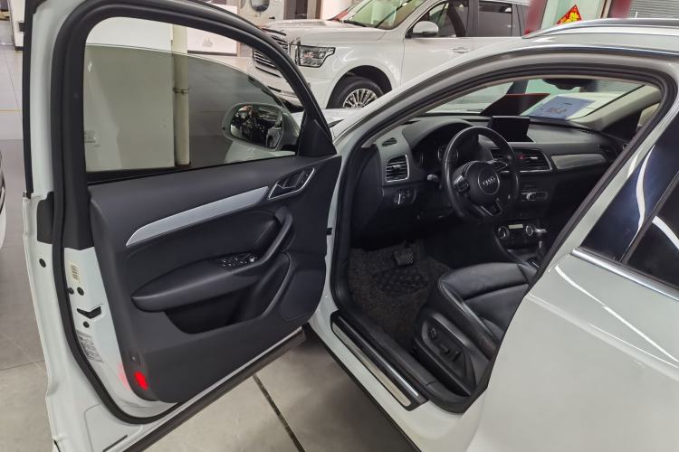 Used Audi Q3 2015 35 TFSI Comfort Model
