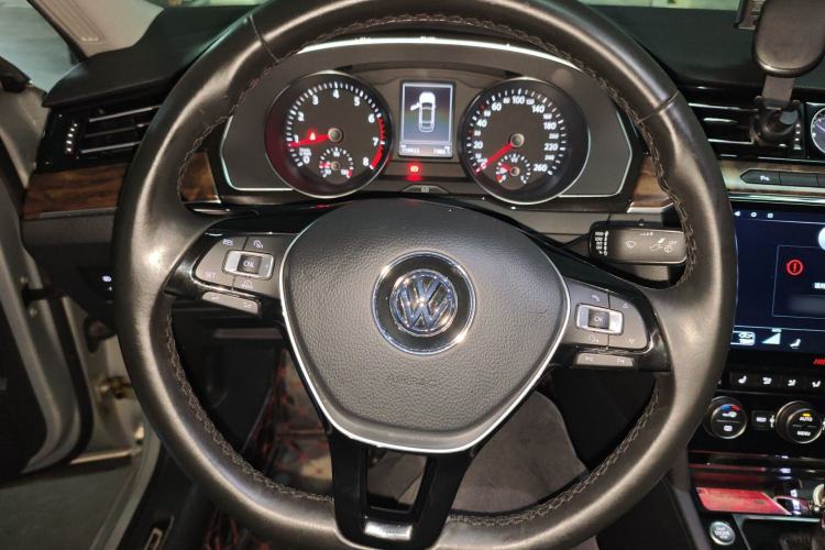 Used Volkswagen Magotan 2018 330TSI DSG Luxury Model Steering Wheel