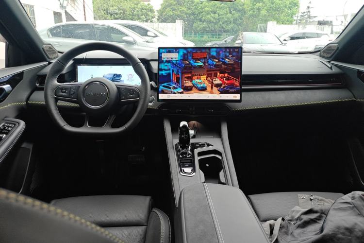 Used Lynk & Co 03 2025 2.0TD DCT Champion Edition Pro Center Console