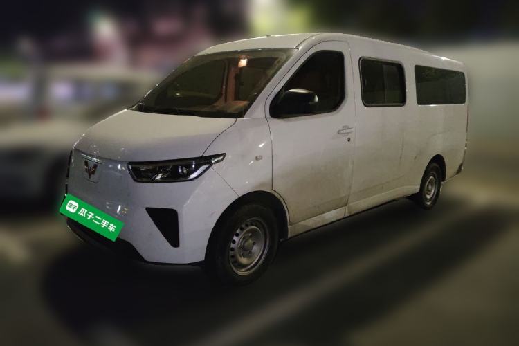 Used Wuling Yangguang 2024 300KM Comfort Version Passenger Van 75kW