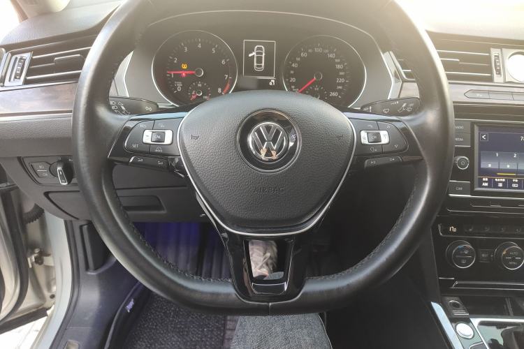 Used Volkswagen Magotan 2018 Facelift 330TSI DSG Luxury Model
