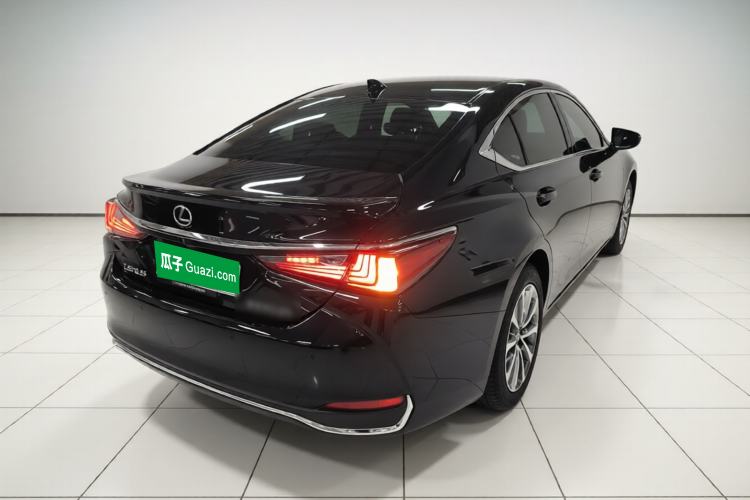 Used Lexus ES 2022 300h Excellence Edition