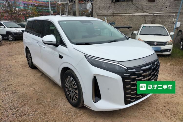 Used BYD Xia 2025 DM-i 1.5T 180km Excellence Model Front Right 45 Deg