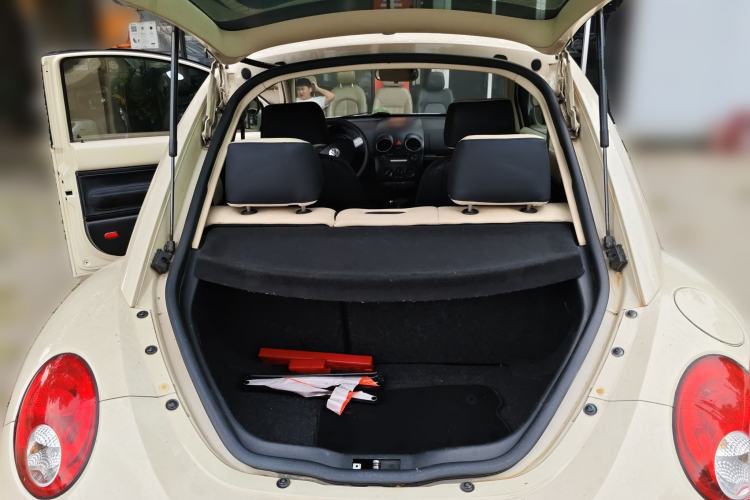 Used Volkswagen Beetle 2008 2.0 AT Standard Edition Trunk