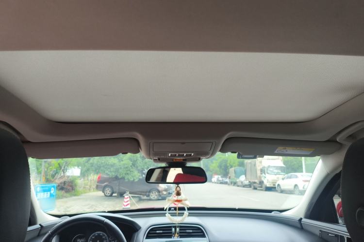 Used Jaguar XEL 2018 2.0T 200 PS Premium Edition Headliner