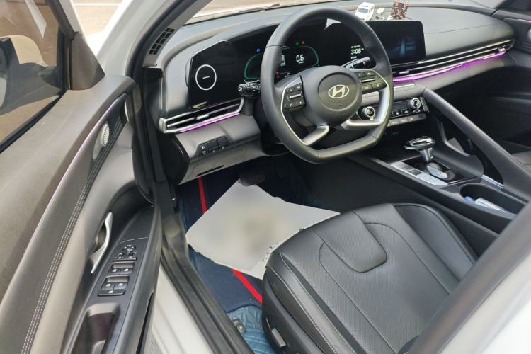 Used Hyundai Elantra 2023 1.5L CVT LUX Prestige Edition
