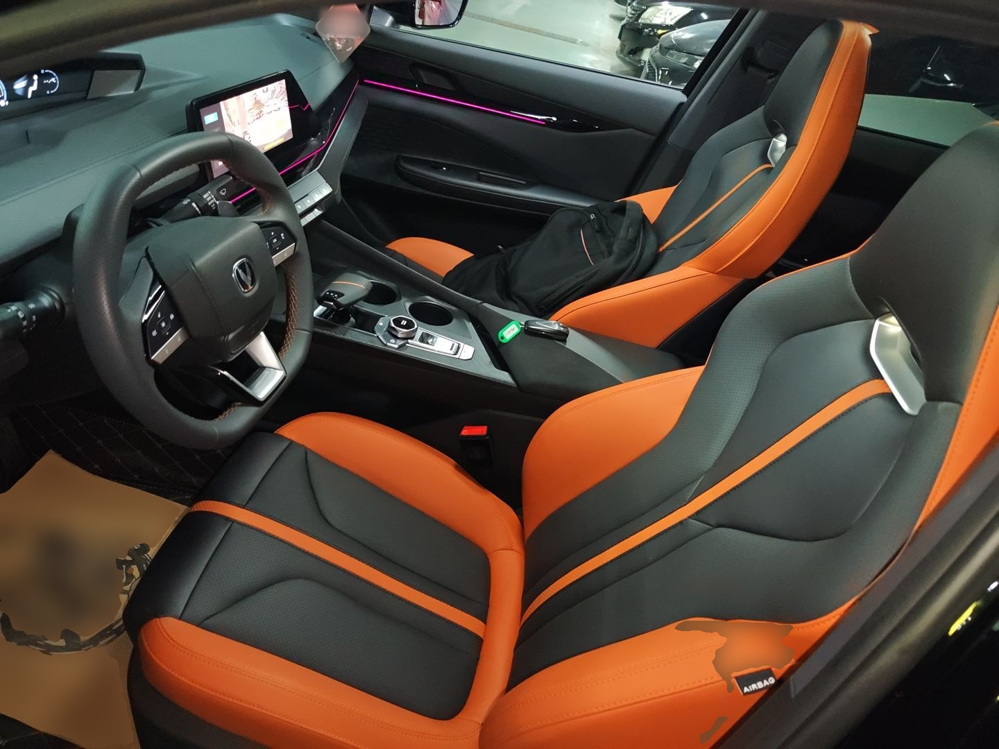 Переднее сиденье в автомобиле