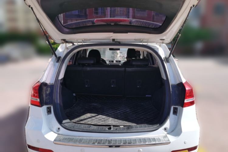 Used Haval H2 2017 Red-Label 1.5T Manual Two-Wheel Drive Luxury Model Trunk