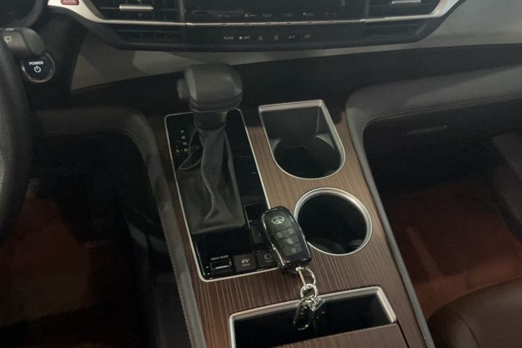 Used Toyota SIENNA 2023 2.5L Hybrid Comfort Edition Gear Lever