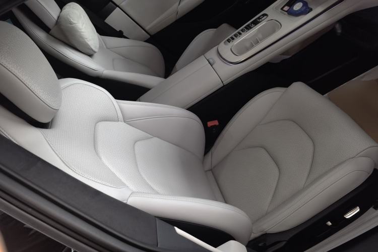 Used Xiaomi Auto SU7 2024 Four-Wheel Drive Ultra-Long Range Advanced Intelligent Driving Max Edition Right Front Seat