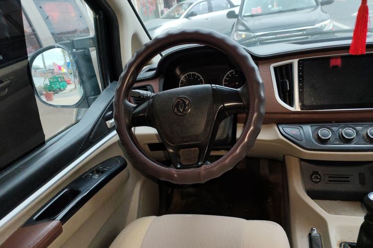 Used FORTHING Lingzhi 2019 M5L 1.6L 7-Seater Exclusive Model China VI Standard Steering Wheel