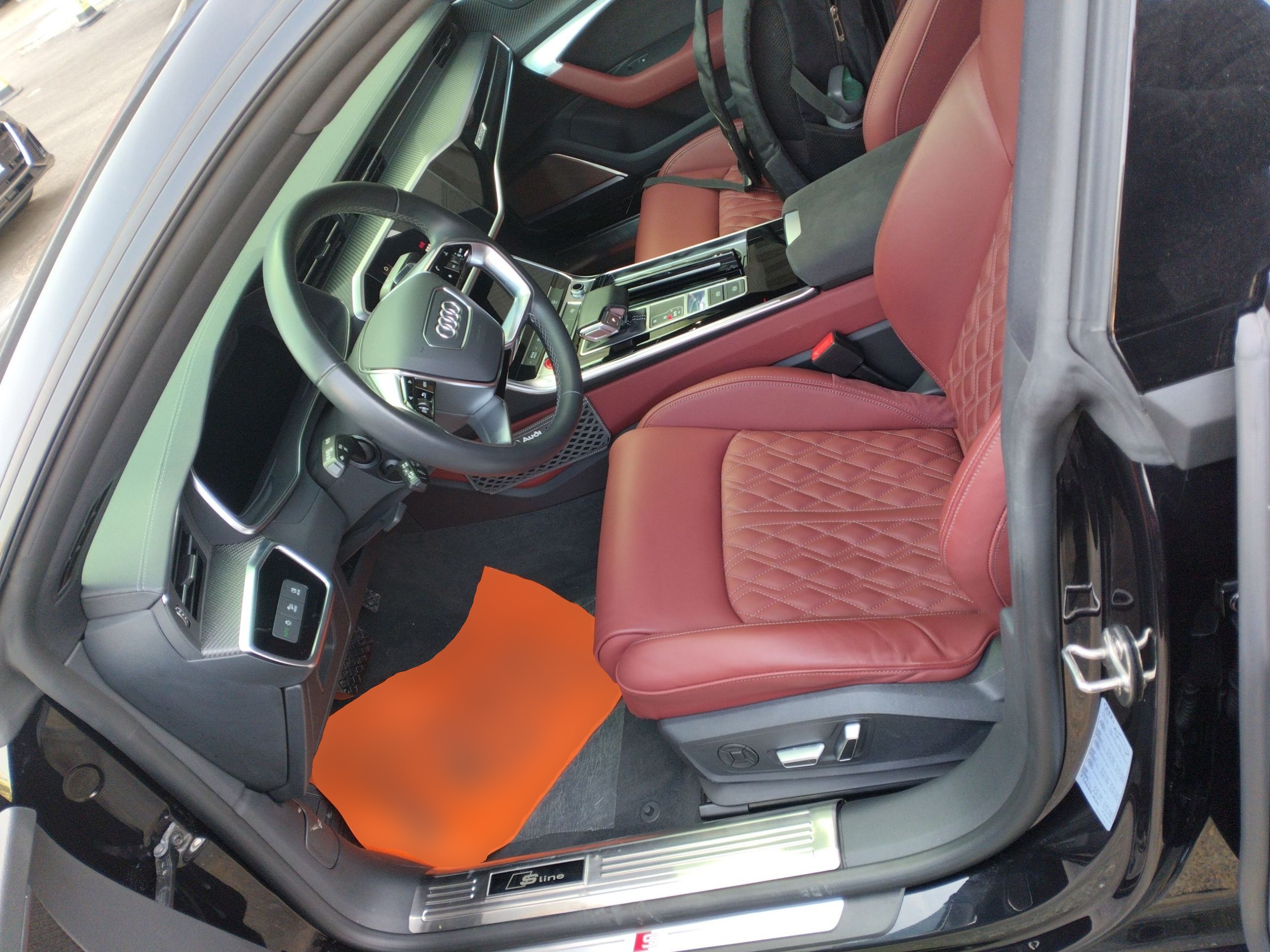 Переднее сиденье в автомобиле