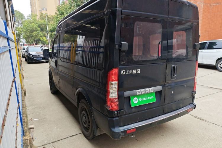 Used Dongfeng Yufeng 2015 2.5T Lingyun Edition Box Truck comes standard with the short-wheelbase mid-roof ZD25 model. Rear Left 45 Deg