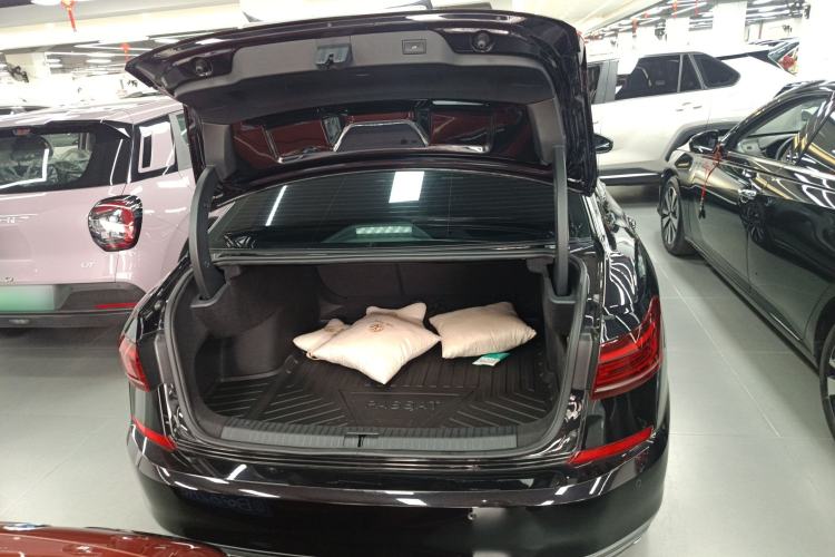 Used Volkswagen Passat 2023 Facelift 330TSI Luxury Edition
