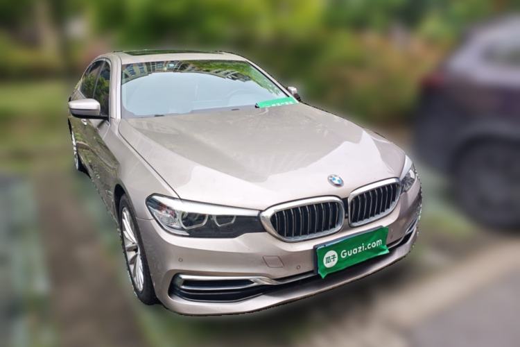 Used BMW 5 Series 2019 Facelifted 530Li Leading Edition Luxury Package Front Right 45 Deg