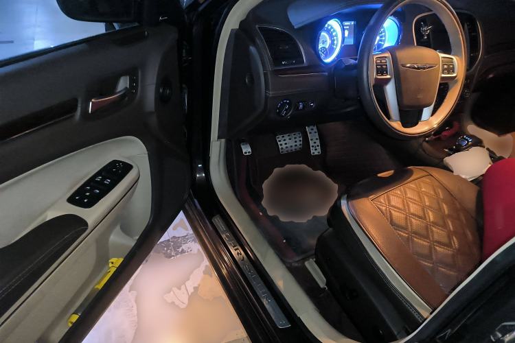 Used Chrysler 300C 2013 3.6L Premium Edition