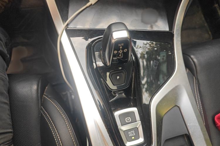 Used Lynk & Co 01 2019 2.0T Two-Wheel-Drive Pro Version China VI Standard Gear Lever