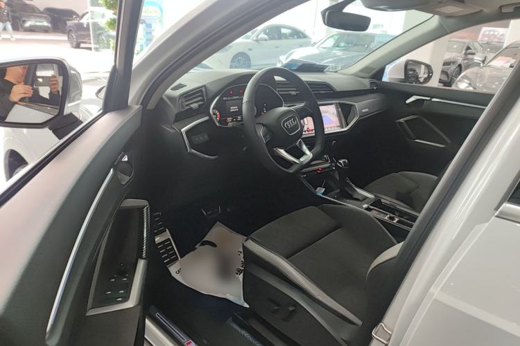 Used Audi Q3 2022 40 TFSI Fashion Dynamic Model
