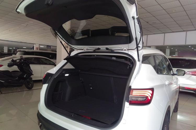 Used Geely Auto Coolray 2019 260T DCT Knight China V Standard Trunk