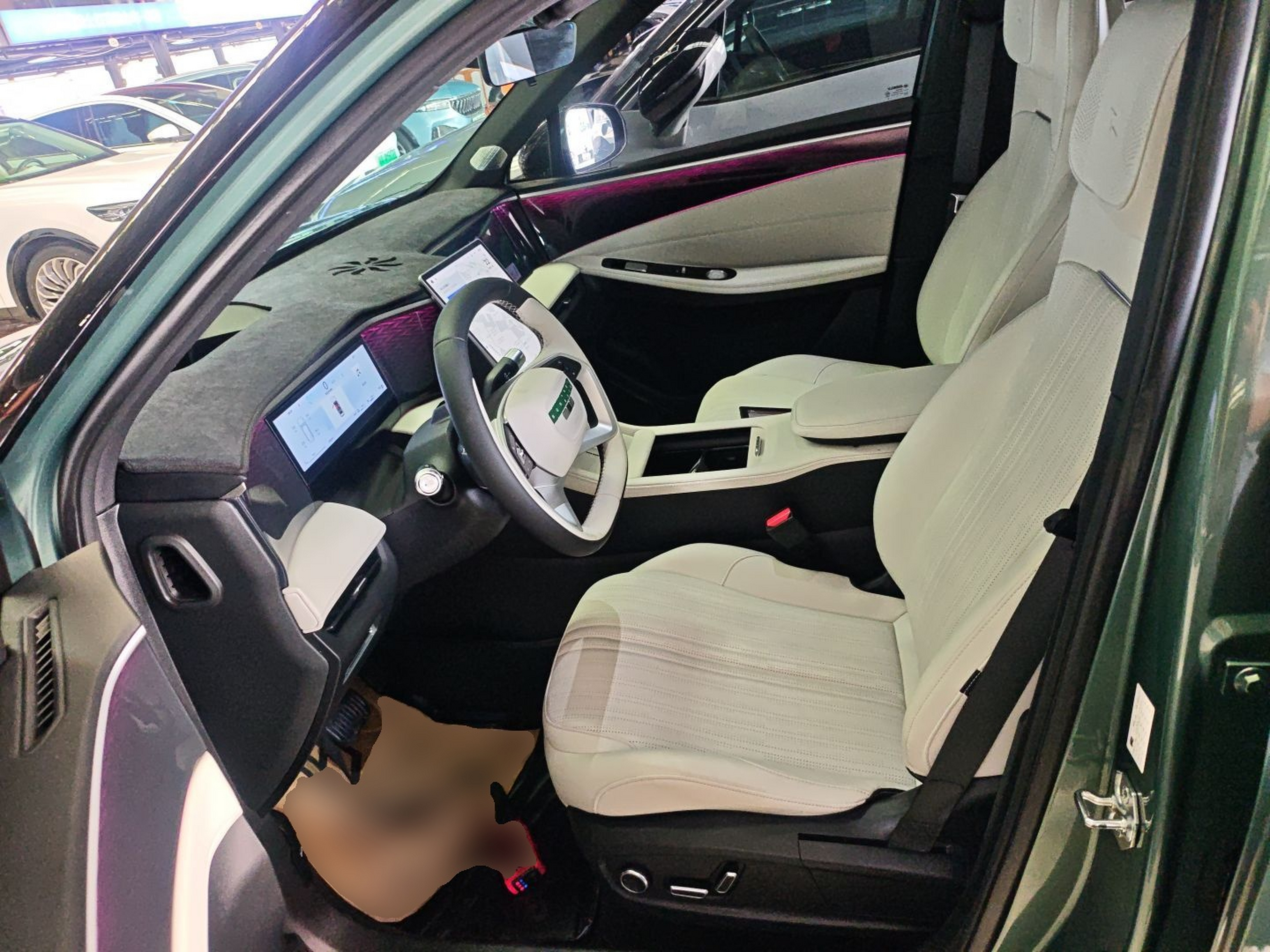 Переднее сиденье в автомобиле