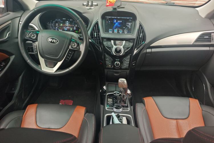 Used BYD Qin New Energy 2015 1.5T Dual-Crown Flagship Plus Edition Center Console