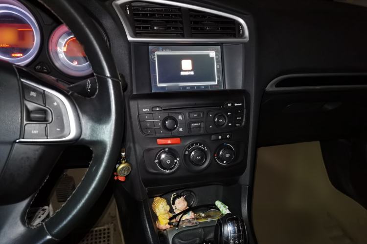 Used Citroen C4L 2014 1.8L Intelligent Drive Manual Enjoyment Model Center Console