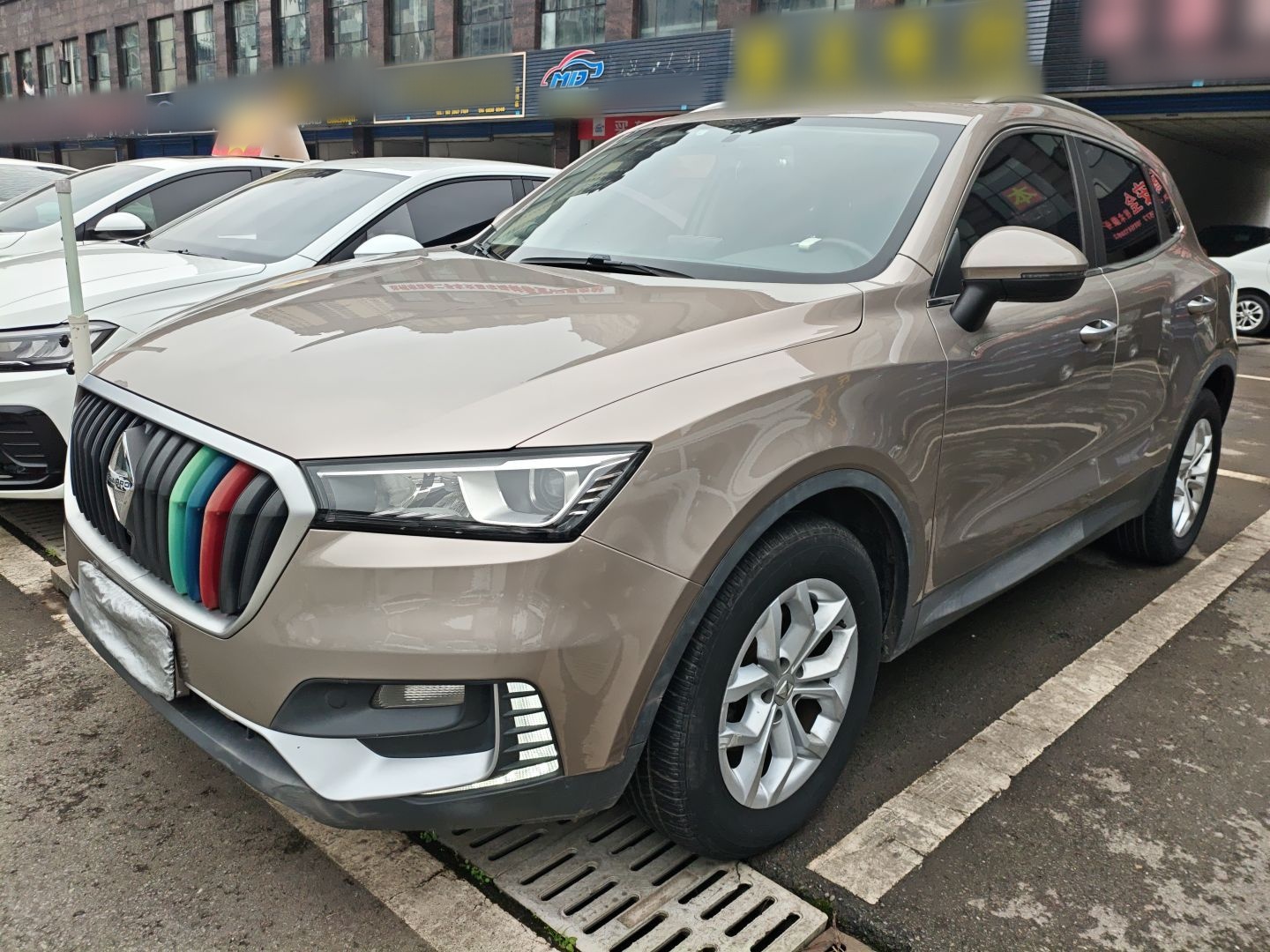 تحت مقدمة السيارة