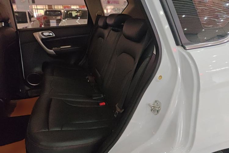 Used Haval H6 2015 Upgraded Model 1.5T Manual Two-Wheel Drive Elite Version Left Rear Seat