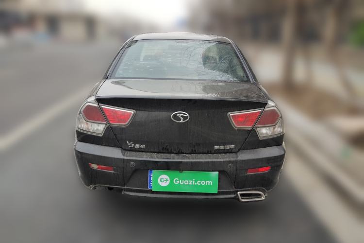 Used Soueast V3 Lingyue 2011 Revised Version 1.5L Manual – Style Edition
