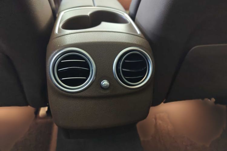 Used Mercedes-Benz E-Class 2020 Facelift E 260 L Interior 6