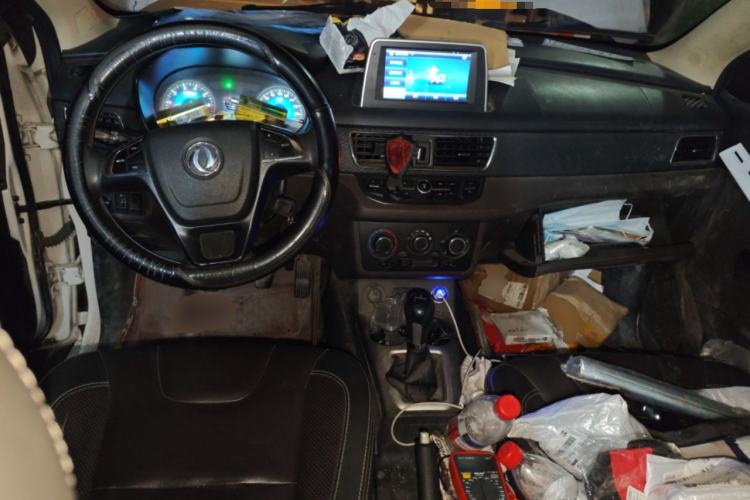 Used Dongfeng Fengon 330 2019 1.5L Manual Practical II China VI Center Console