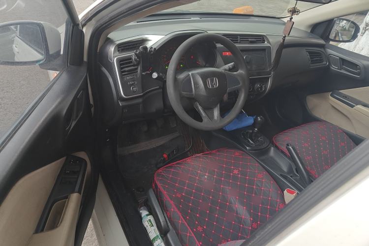Used Honda City 2015 1.5L manual Comfort version