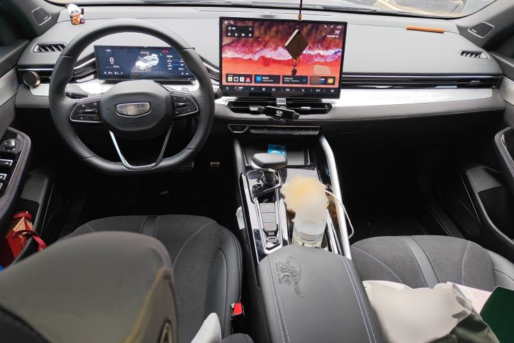 Used Geely Auto Preface 2025 Dongfang Yao 2.0TD Lanxing Edition Center Console