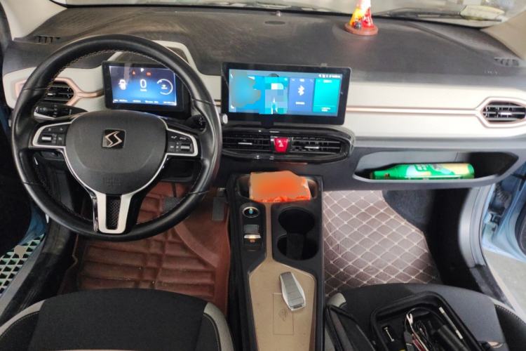 Used SOL E10X 2021 302 km Range Luxury Version 30.2 kWh Center Console