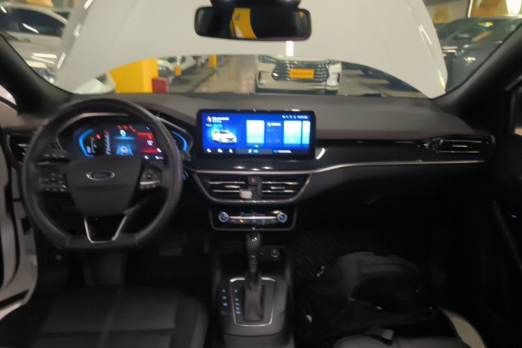 Used Ford Focus 2022 Hatchback EcoBoost 180 Automatic ST Line Center Console