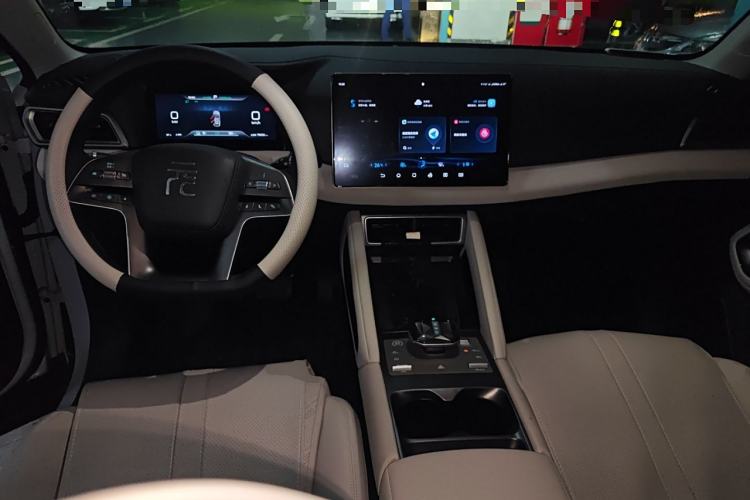 Used BYD Yuan UP 2024 401KM Leading Edition Center Console