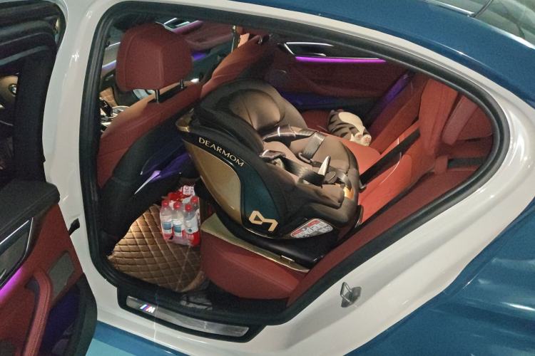 Used BMW 5 Series 2022 Second Facelift 530Li Luxury Version M Sport Package Left Rear Seat