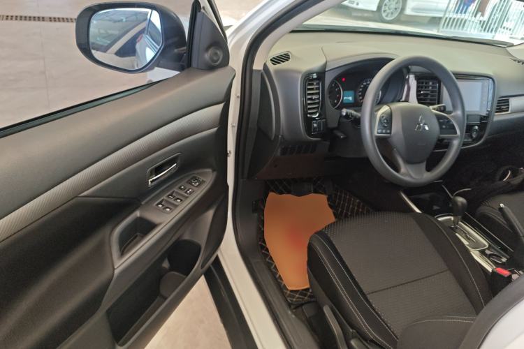 Used Mitsubishi Outlander 2018 2.0L Two-Wheel Drive Fashion Edition 5 Seats Driver Seat