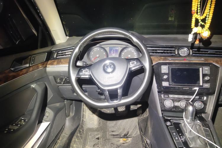 Used Volkswagen Magotan 2018 330TSI DSG Luxury Model Steering Wheel