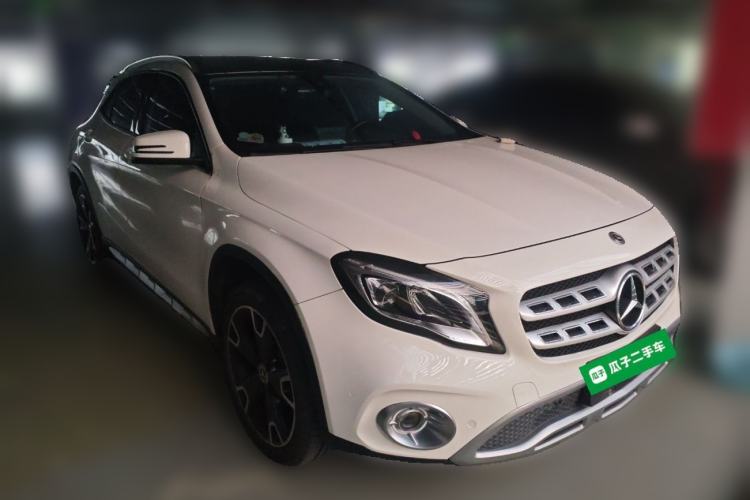 Used Mercedes-Benz GLA 2017 GLA 220 4MATIC Fashion Model Front Right 45 Deg